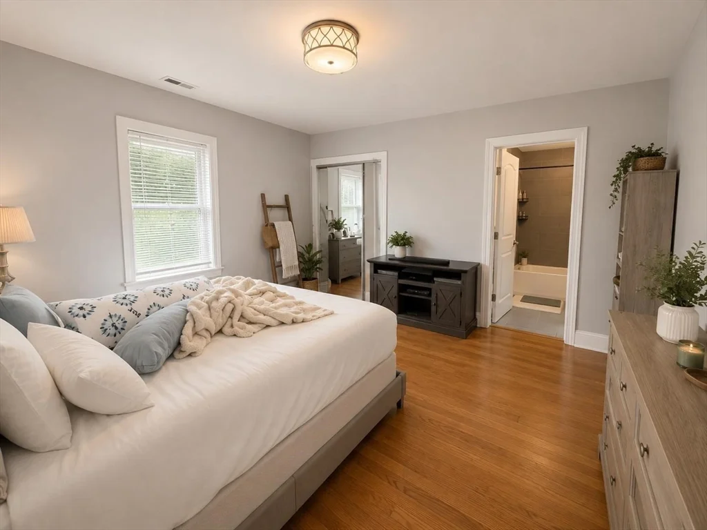 3 bed, 3 bath apartment for rent at 33 Middle St Unit A, Nonantum — photo 5 of 11