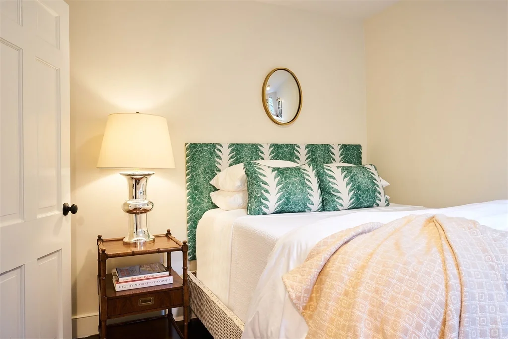 8+ bed, 4+ bath apartment for rent at 33 Milk St, Nantucket — photo 21 of 33