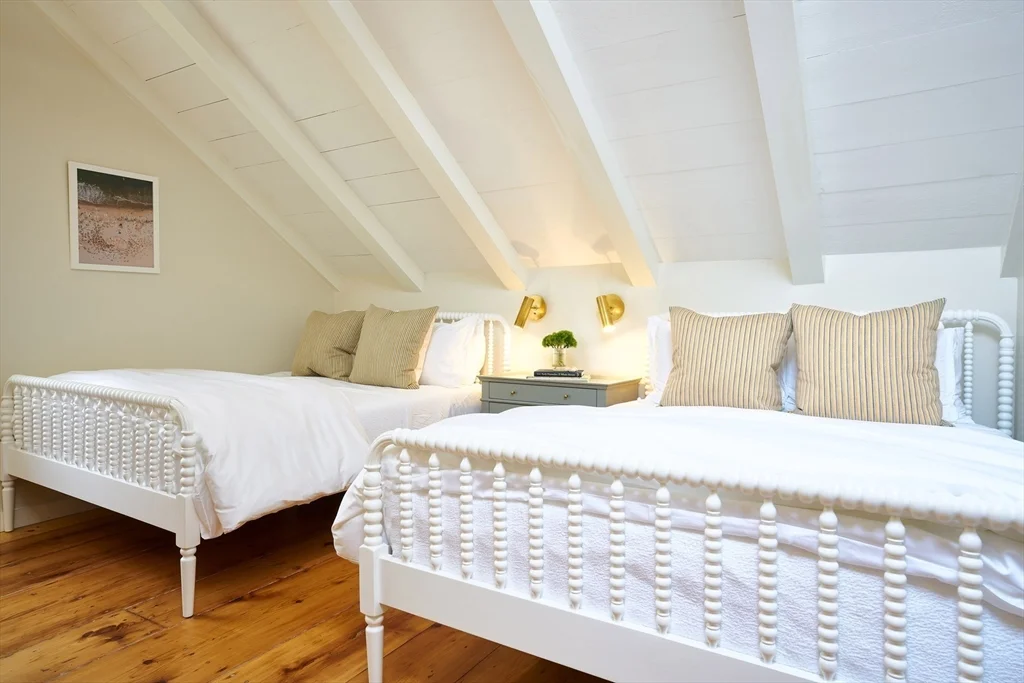 8+ bed, 4+ bath apartment for rent at 33 Milk St, Nantucket — photo 27 of 33