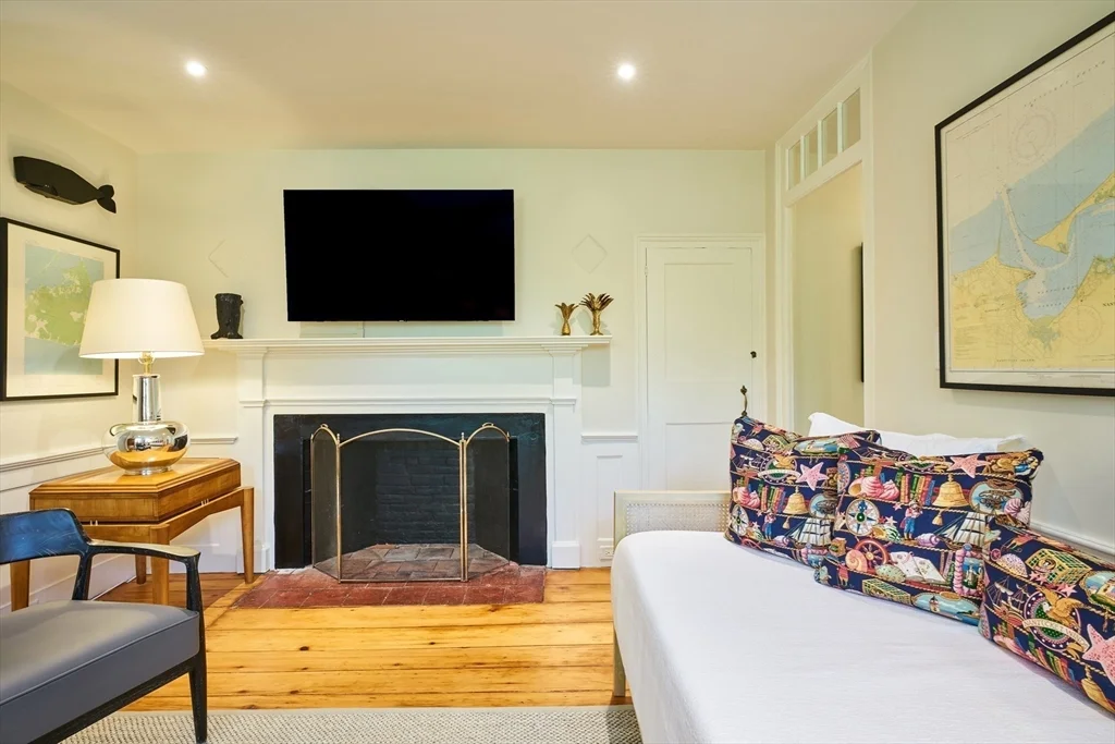 8+ bed, 4+ bath apartment for rent at 33 Milk St, Nantucket — photo 15 of 33