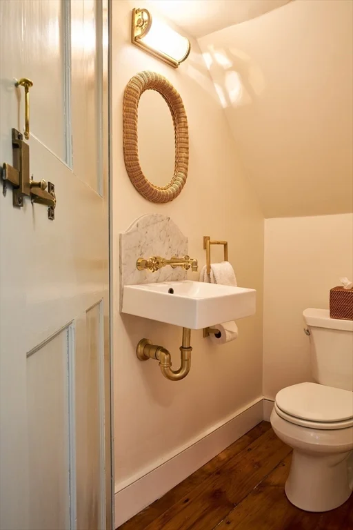8+ bed, 4+ bath apartment for rent at 33 Milk St, Nantucket — photo 26 of 33