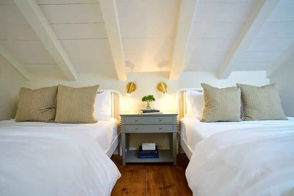 8+ bed, 4+ bath apartment for rent at 33 Milk St, Nantucket — photo 30 of 33
