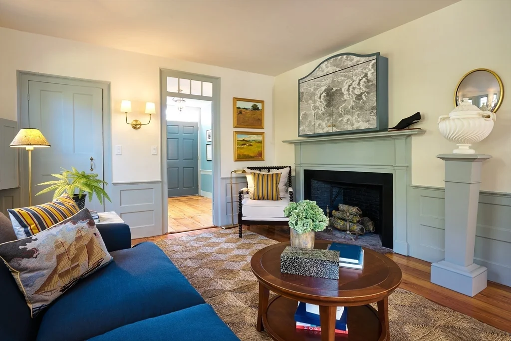 8+ bed, 4+ bath apartment for rent at 33 Milk St, Nantucket — photo 3 of 33