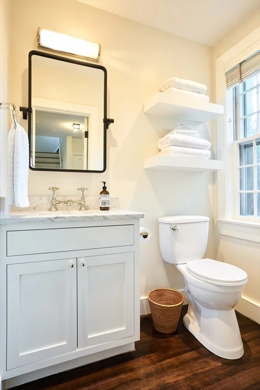 8+ bed, 4+ bath apartment for rent at 33 Milk St, Nantucket — photo 20 of 33
