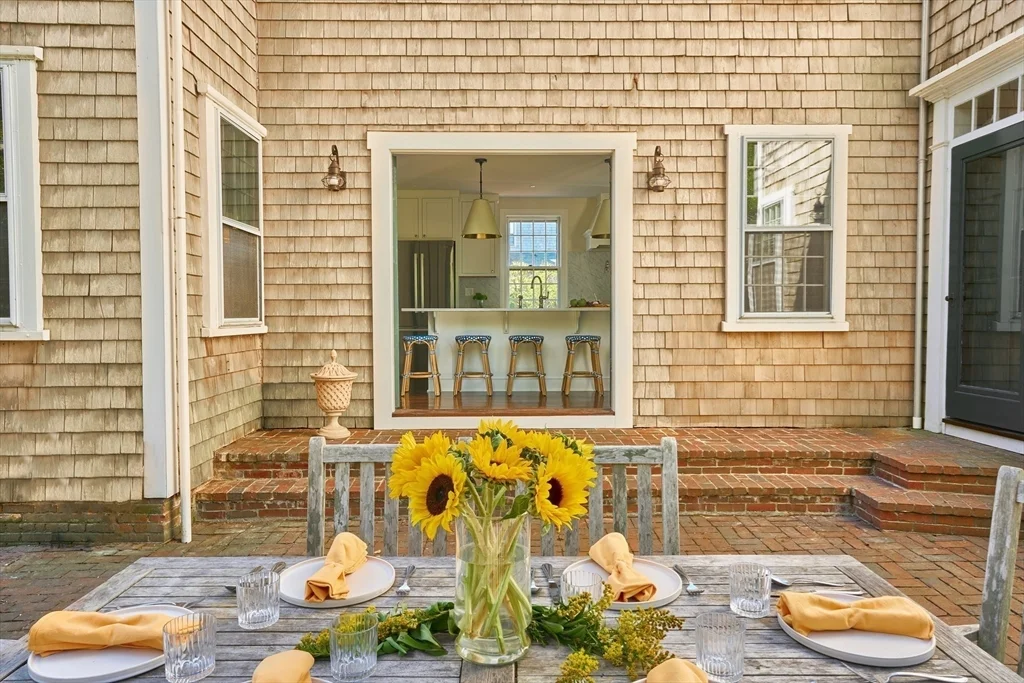 8+ bed, 4+ bath apartment for rent at 33 Milk St, Nantucket — photo 32 of 33