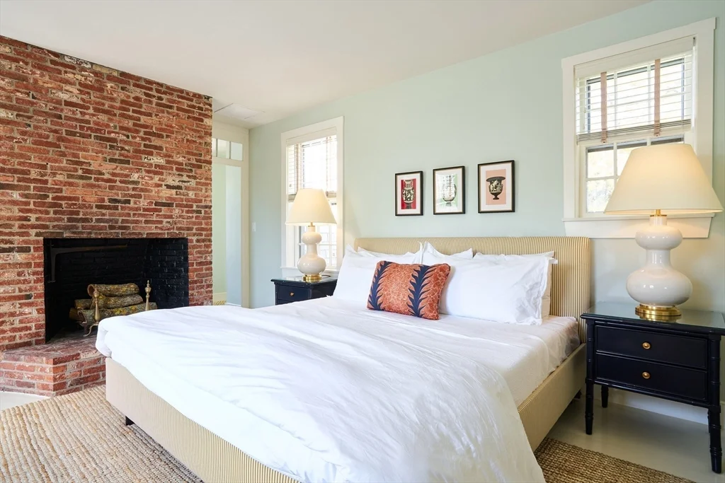 8+ bed, 4+ bath apartment for rent at 33 Milk St, Nantucket — photo 12 of 33