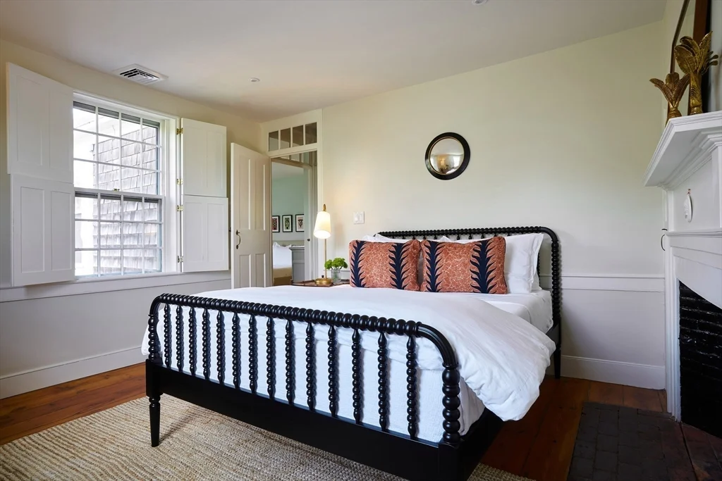 8+ bed, 4+ bath apartment for rent at 33 Milk St, Nantucket — photo 18 of 33