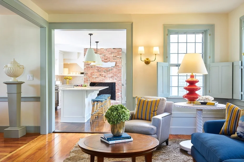 8+ bed, 4+ bath apartment for rent at 33 Milk St, Nantucket — photo 4 of 33