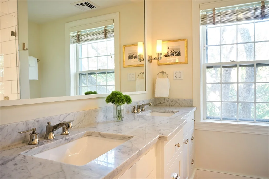 8+ bed, 4+ bath apartment for rent at 33 Milk St, Nantucket — photo 28 of 33