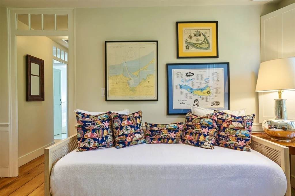 8+ bed, 4+ bath apartment for rent at 33 Milk St, Nantucket — photo 16 of 33