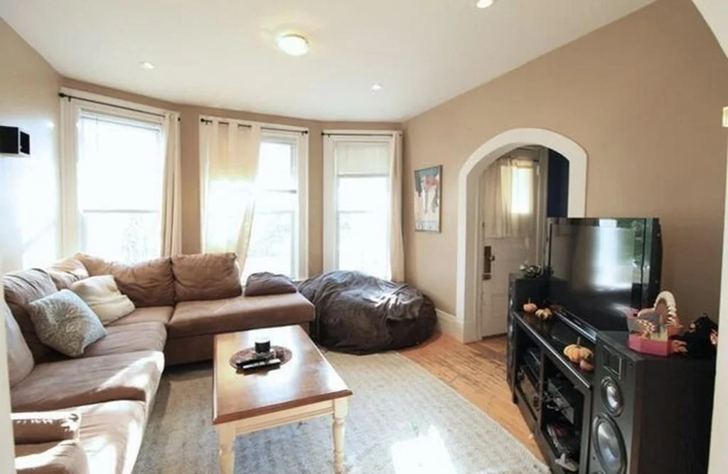 2 bed, 1 bath apartment for rent at 33 Montcalm Ave Unit 1, Brighton — photo 3 of 8