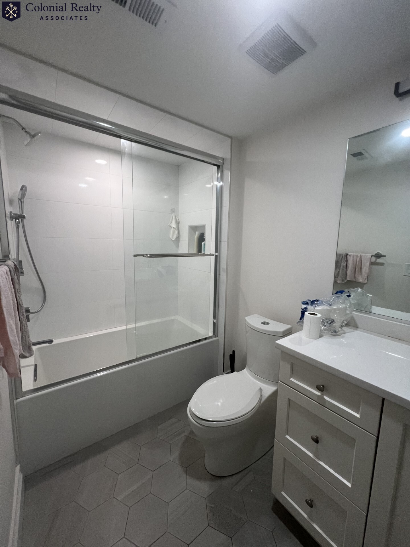 3 bed, 2 bath apartment for rent at 33 Mount Hood Rd Unit 39, Brighton — photo 3 of 11