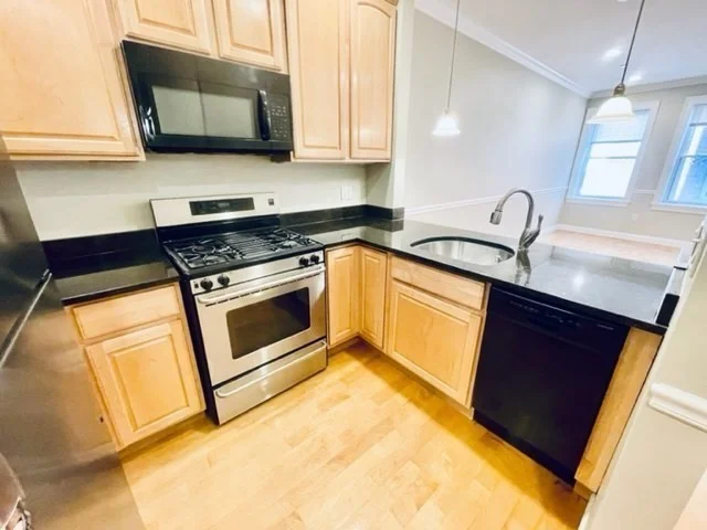 2 bed, 2 bath apartment for rent at 33 Bennet St Unit 2, North End — photo 7 of 19