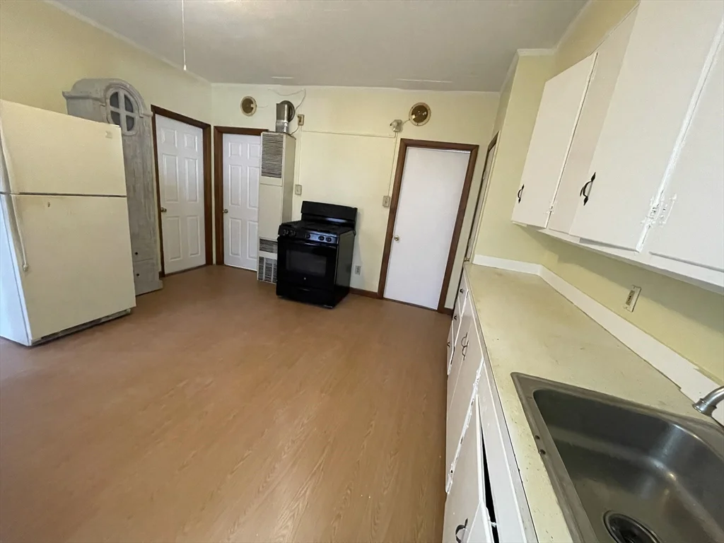 2 bed, 1 bath apartment for rent at 33 Nashua St Unit 1S, Fall River — photo 5 of 5