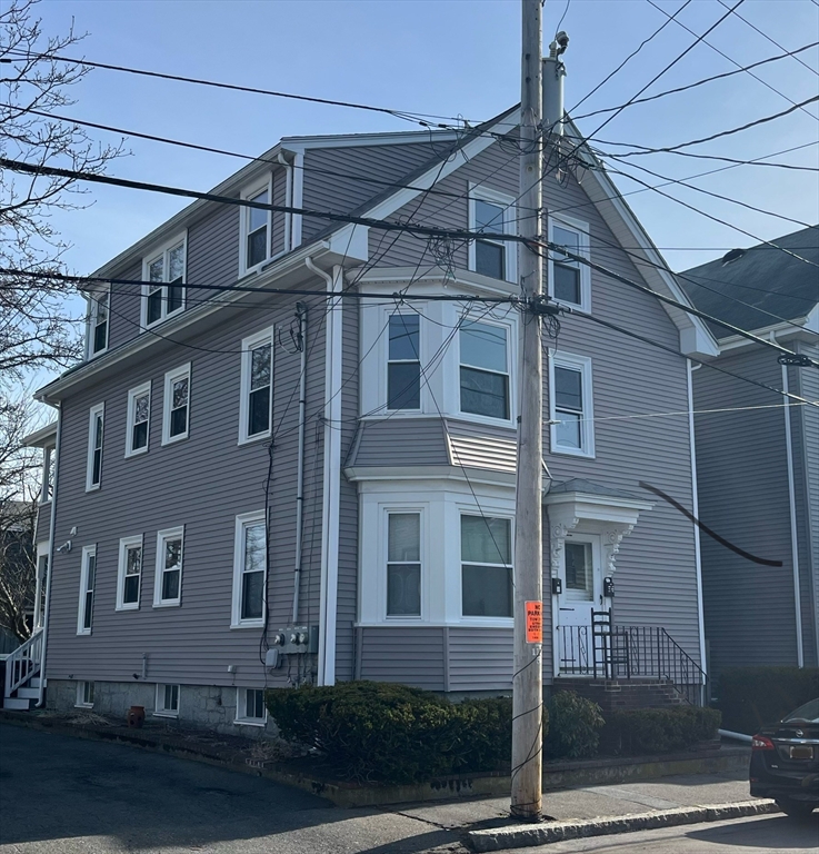 5 bed, 2 bath apartment for rent at 33 Osgood St Unit 2, Salem — photo 1 of 20