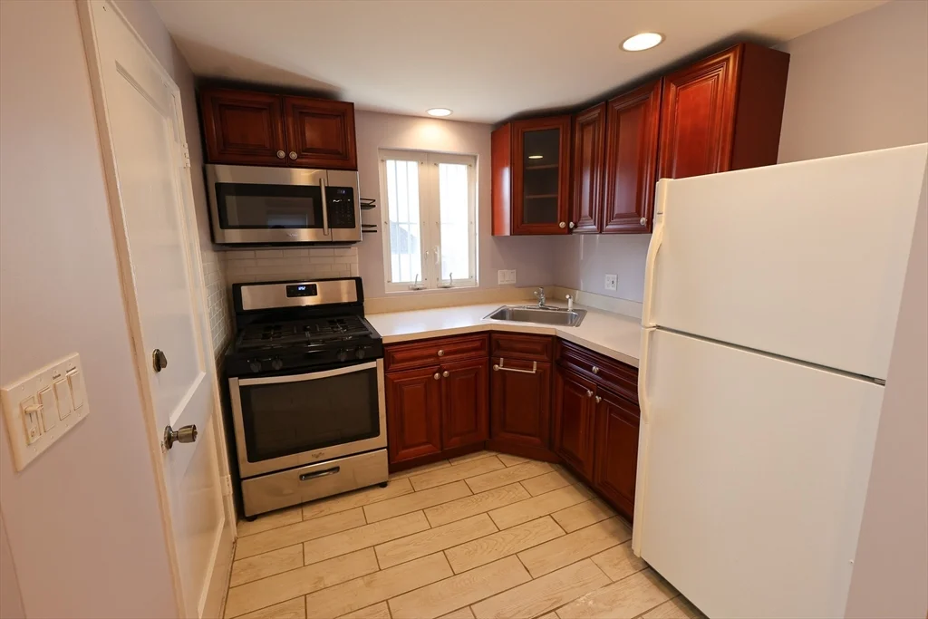 2 bed, 1 bath apartment for rent at 33 Paragon Rd Unit 1, West Roxbury — photo 3 of 20