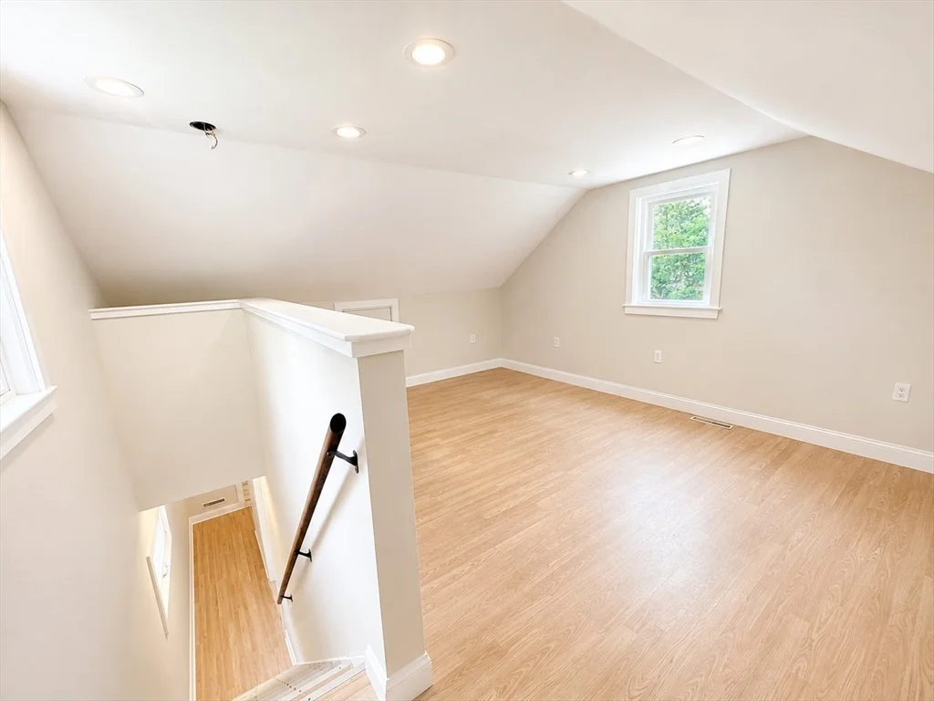 3 bed, 1 bath apartment for rent at 33 Park Dr, Acushnet — photo 18 of 24