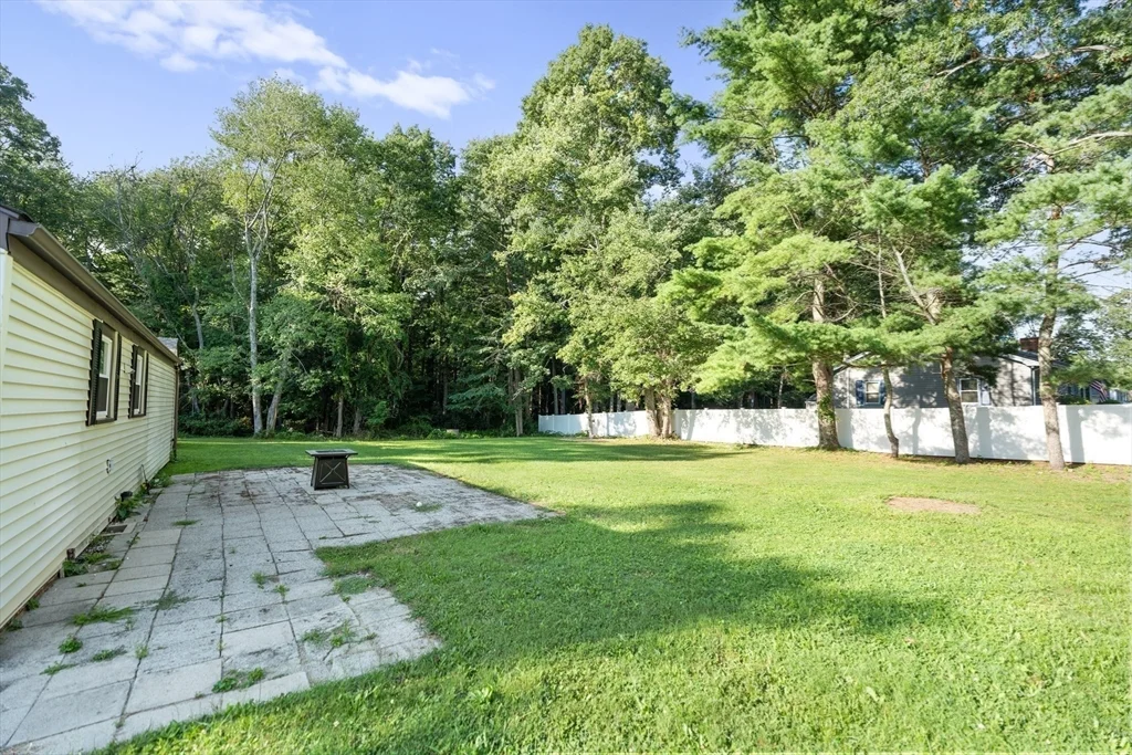 3 bed, 1 bath apartment for rent at 33 Park Dr, Acushnet — photo 21 of 24