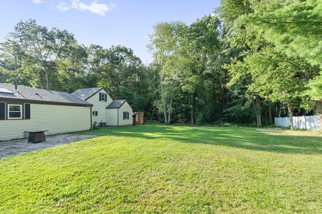 3 bed, 1 bath apartment for rent at 33 Park Dr, Acushnet — photo 22 of 24