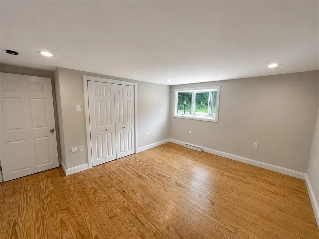 3 bed, 1 bath apartment for rent at 33 Park Dr, Acushnet — photo 9 of 24