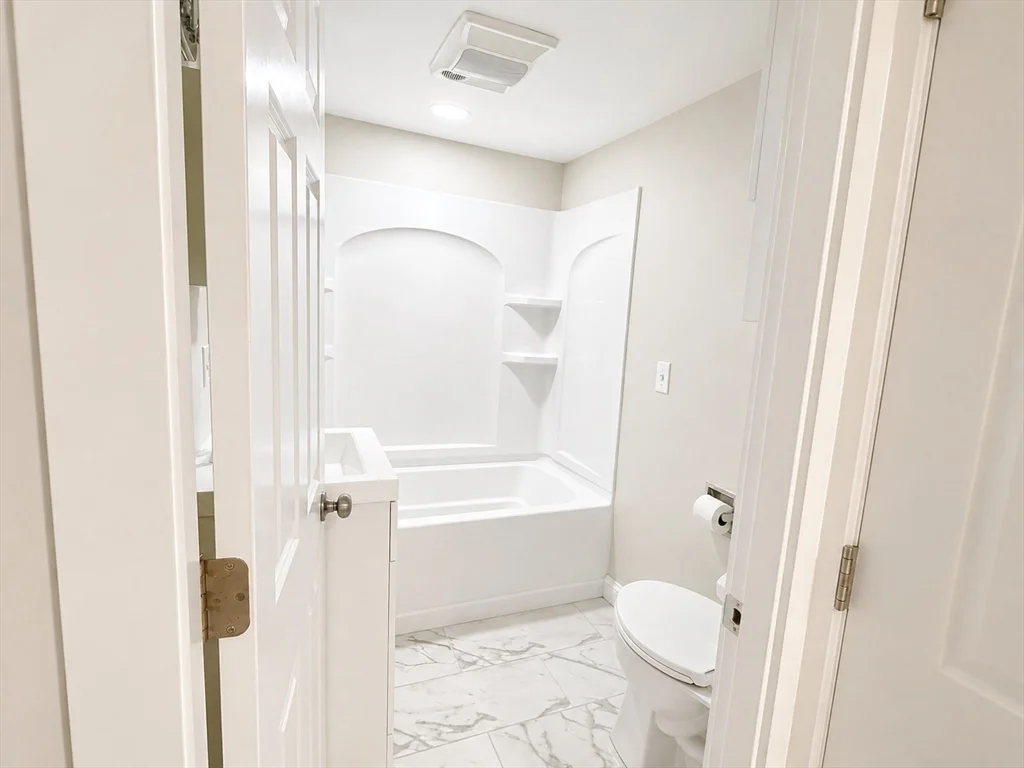 3 bed, 1 bath apartment for rent at 33 Park Dr, Acushnet — photo 11 of 24