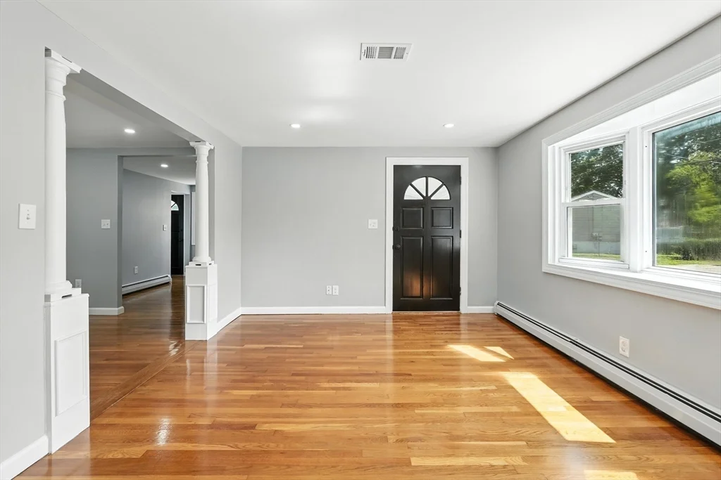 5 bed, 2 bath apartment for rent at 33 Park Rd, Lynn — photo 8 of 30
