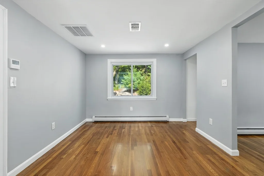5 bed, 2 bath apartment for rent at 33 Park Rd, Lynn — photo 13 of 30