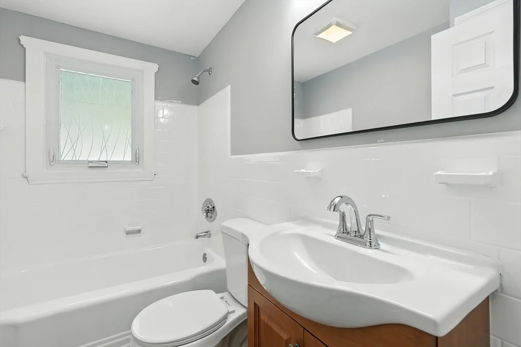 5 bed, 2 bath apartment for rent at 33 Park Rd, Lynn — photo 18 of 30
