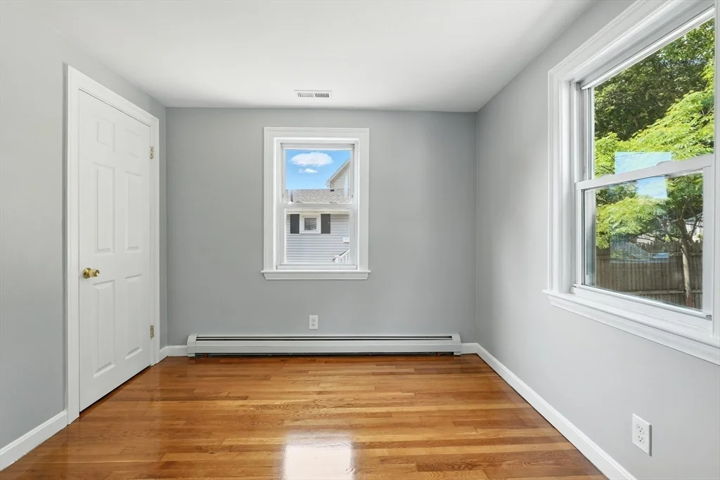 5 bed, 2 bath apartment for rent at 33 Park Rd, Lynn — photo 15 of 30