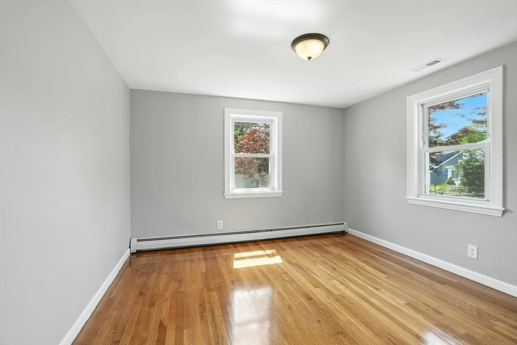 5 bed, 2 bath apartment for rent at 33 Park Rd Unit 1, Lynn — photo 17 of 30