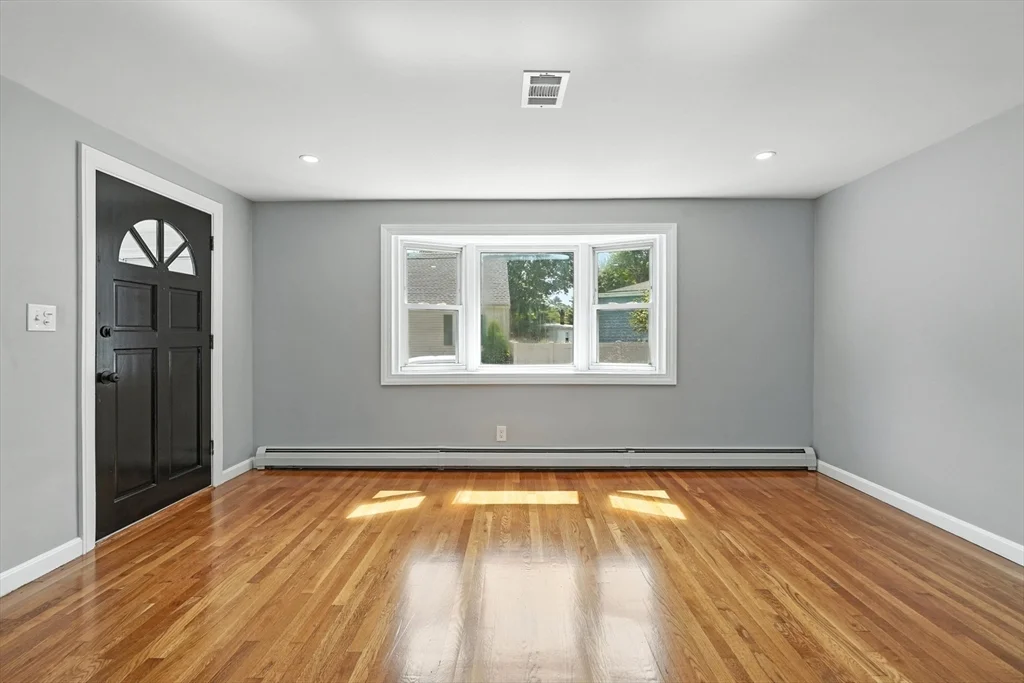 5 bed, 2 bath apartment for rent at 33 Park Rd Unit 1, Lynn — photo 7 of 30