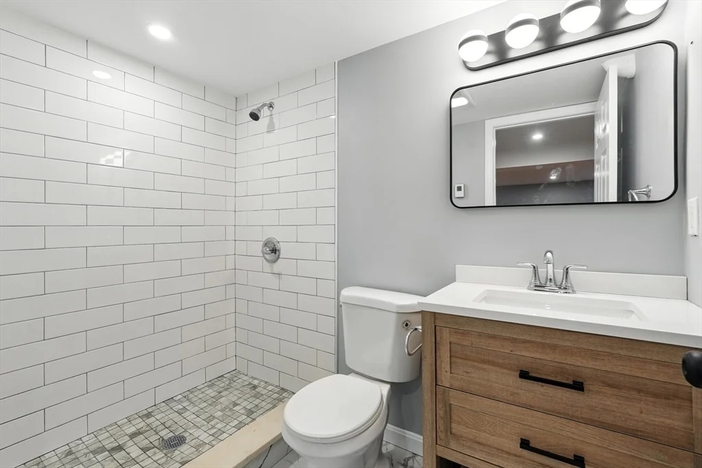 5 bed, 2 bath apartment for rent at 33 Park Rd Unit 1, Lynn — photo 24 of 30