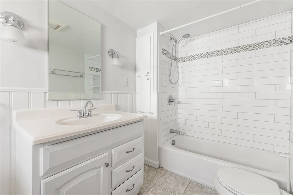 3 bed, 2 bath apartment for rent at 33 Pearl St Unit 2, Natick — photo 11 of 27