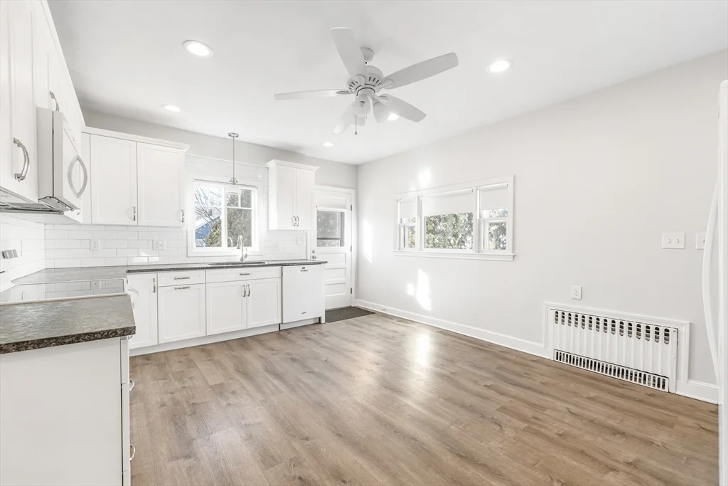 3 bed, 2 bath apartment for rent at 33 Pearl St Unit 2, Natick — photo 2 of 27