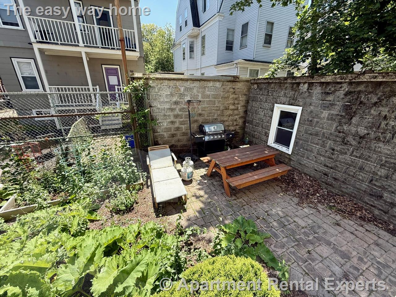2 bed, 1 bath apartment for rent at 33 Pearson Ave Unit 1, Davis Square — photo 14 of 15