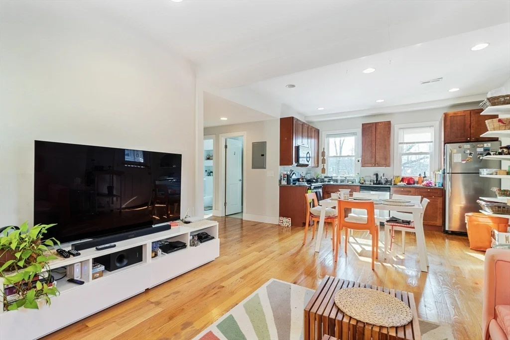 3 bed, 1 bath apartment for rent at 33 Plainfield St Unit 2, Jamaica Plain — photo 4 of 21