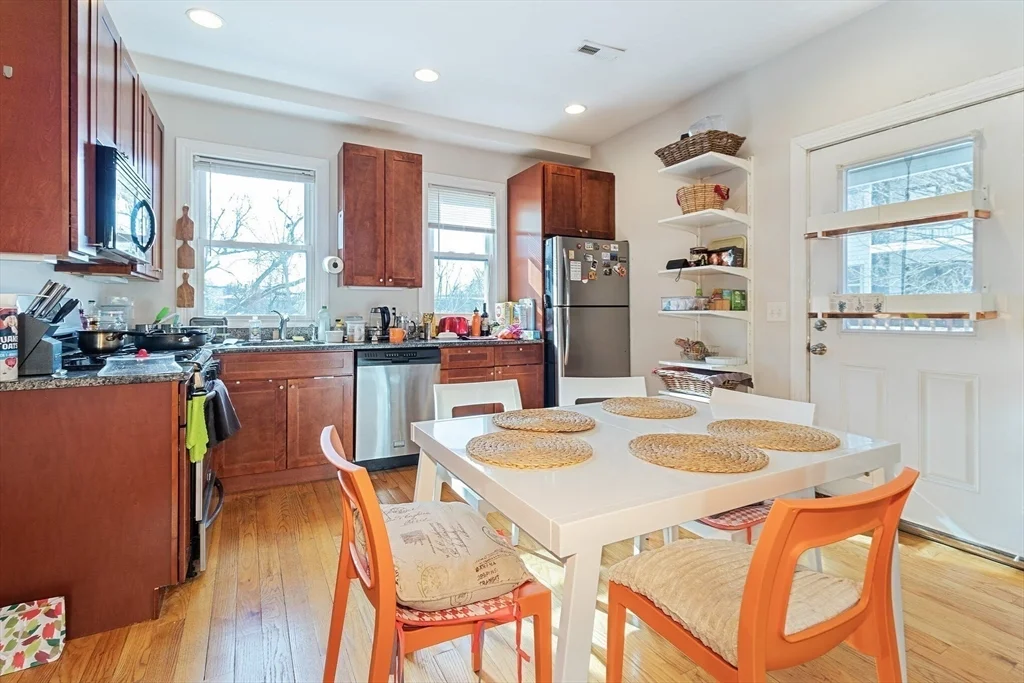 3 bed, 1 bath apartment for rent at 33 Plainfield St Unit 2, Jamaica Plain — photo 5 of 21