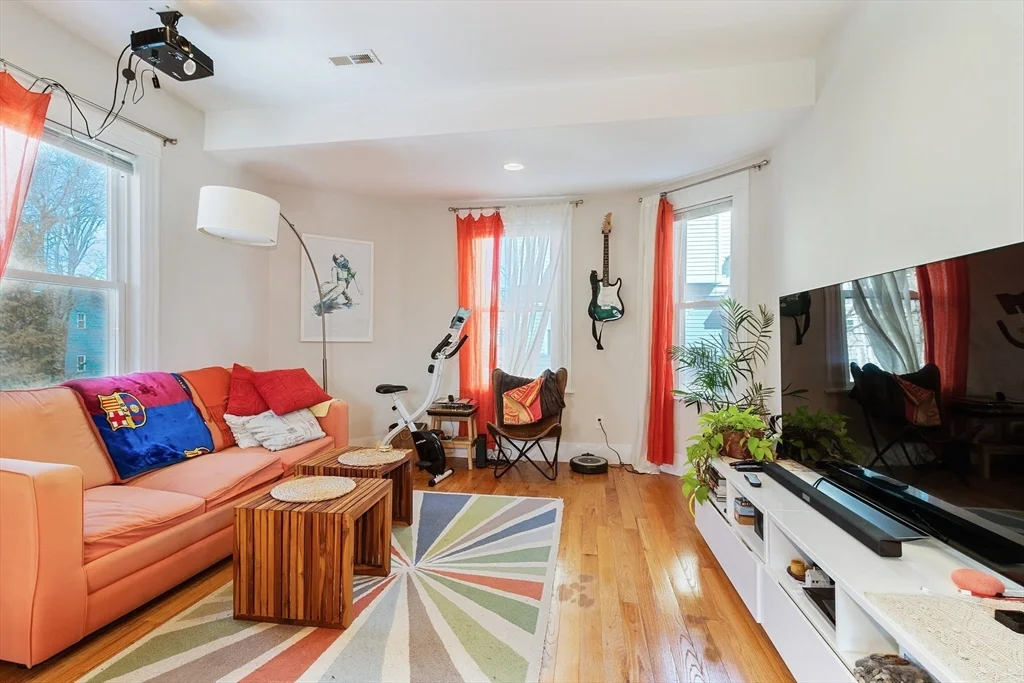 3 bed, 1 bath apartment for rent at 33 Plainfield St Unit 2, Jamaica Plain — photo 1 of 21