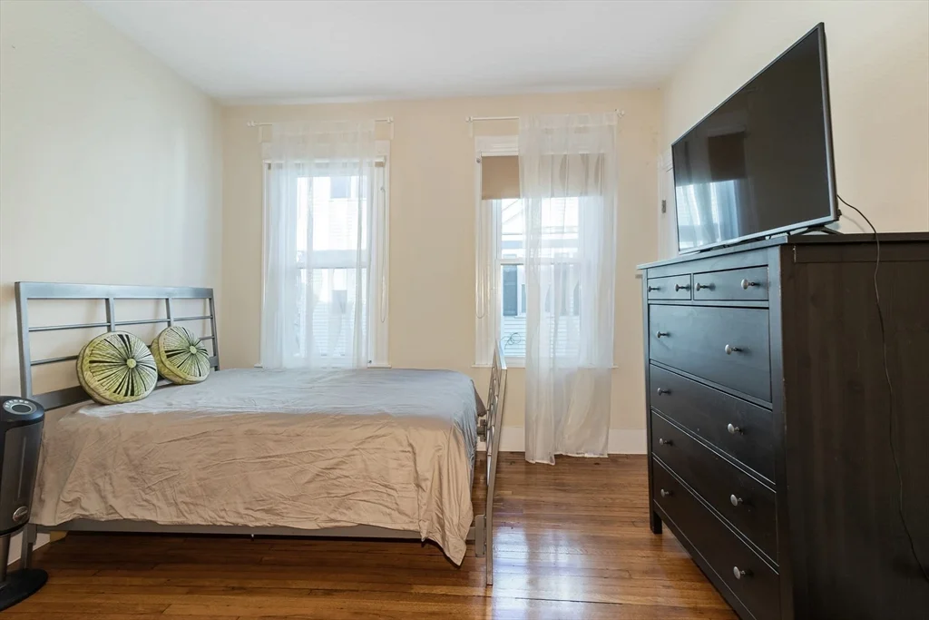 3 bed, 1 bath apartment for rent at 33 Plainfield St Unit 2, Jamaica Plain — photo 6 of 21