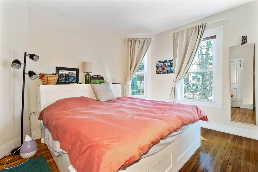3 bed, 1 bath apartment for rent at 33 Plainfield St Unit 2, Jamaica Plain — photo 12 of 21