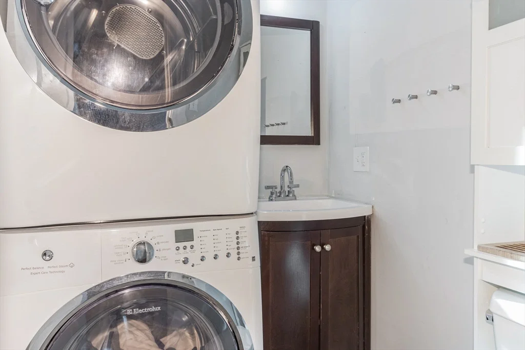 3 bed, 1 bath apartment for rent at 33 Plainfield St Unit 2, Jamaica Plain — photo 16 of 21