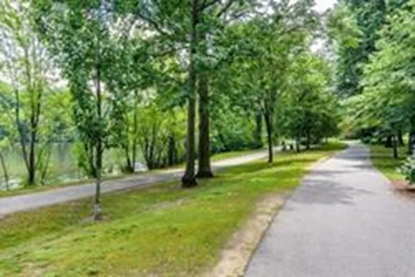 1 bed, 1 bath apartment for rent at 33 Pond Ave Unit 1001, Brookline — photo 12 of 14
