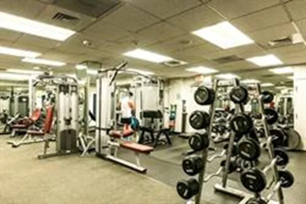 1 bed, 1 bath apartment for rent at 33 Pond Ave Unit 1001, Brookline — photo 8 of 14