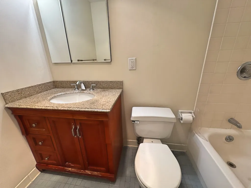 1 bed, 1 bath apartment for rent at 33 Pond Ave Unit 1010, Longwood — photo 6 of 20
