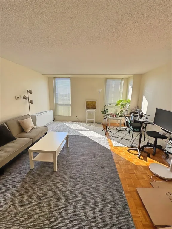 1 bed, 1 bath apartment for rent at 33 Pond Ave Unit 1010, Longwood — photo 3 of 20