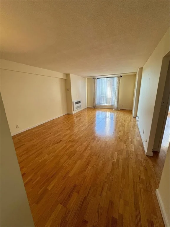 1 bed, 1 bath apartment for rent at 33 Pond Ave Unit 1014, Coolidge Corner — photo 5 of 17