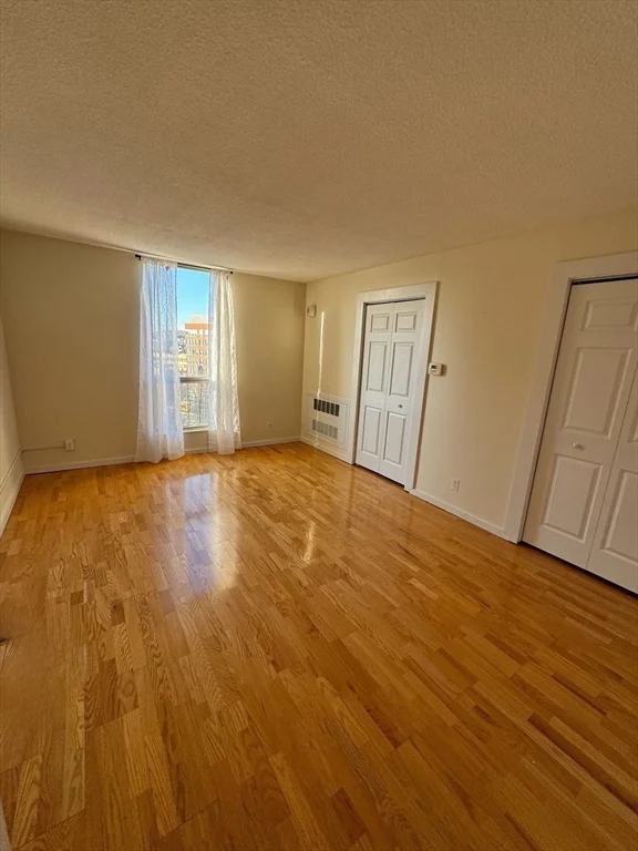 1 bed, 1 bath apartment for rent at 33 Pond Ave Unit 1014, Coolidge Corner — photo 6 of 17