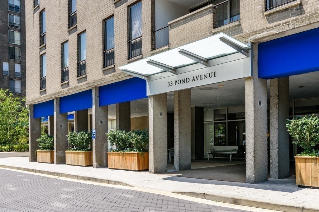 1 bed, 1 bath apartment for rent at 33 Pond Ave Unit 1015, Brookline Village — photo 2 of 19