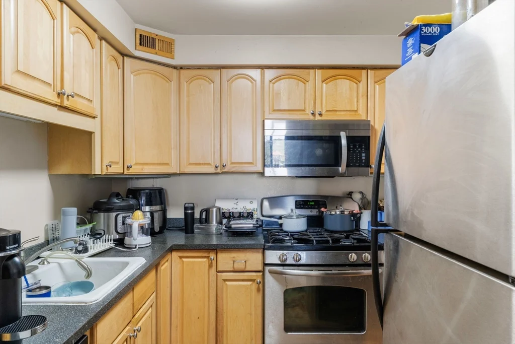 1 bed, 1 bath apartment for rent at 33 Pond Ave Unit 1102, Coolidge Corner — photo 2 of 15