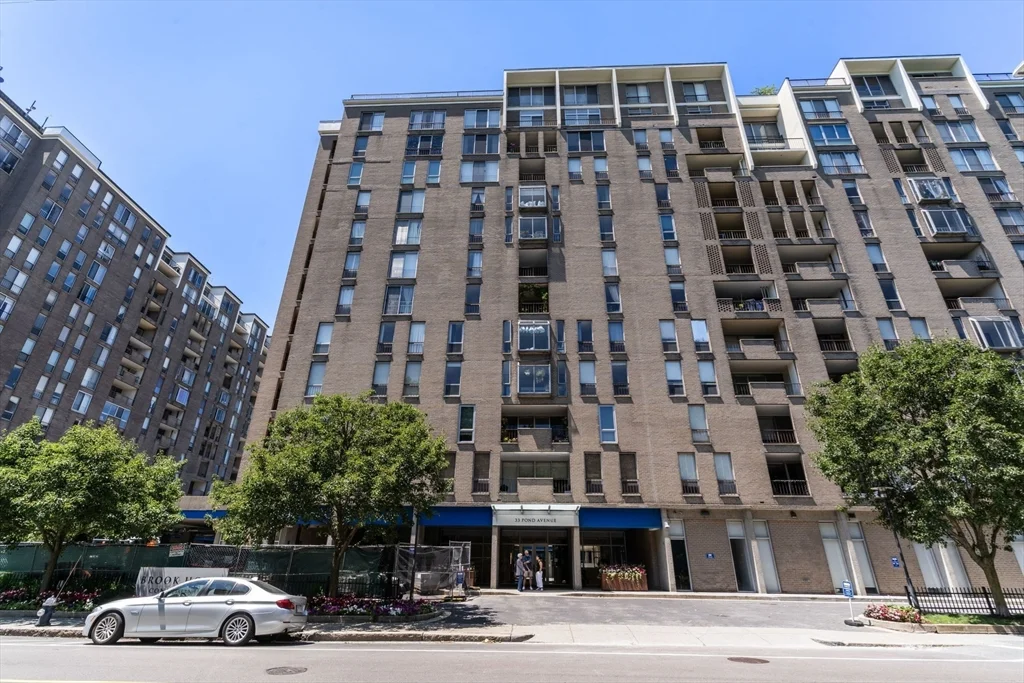 1 bed, 1 bath apartment for rent at 33 Pond Ave Unit 1102, Coolidge Corner